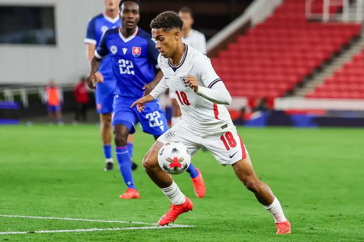 Arsenal et Liverpool se disputent un jeune talent anglais