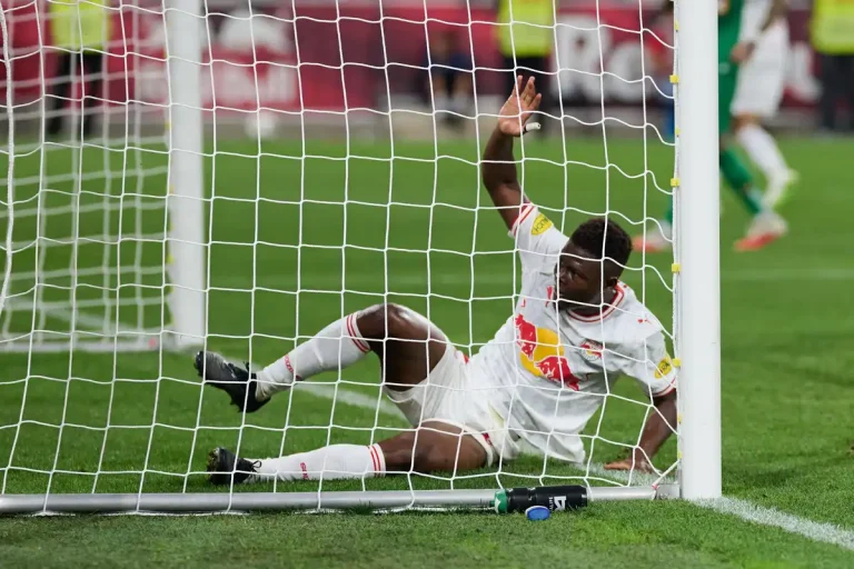 Karim Konaté visé par Dortmund. Leipzig et Francfort ©Alamy