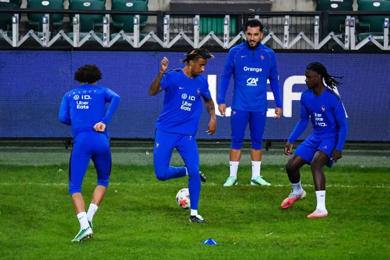 Leny Yoro visé par le PSG ©Alamy
