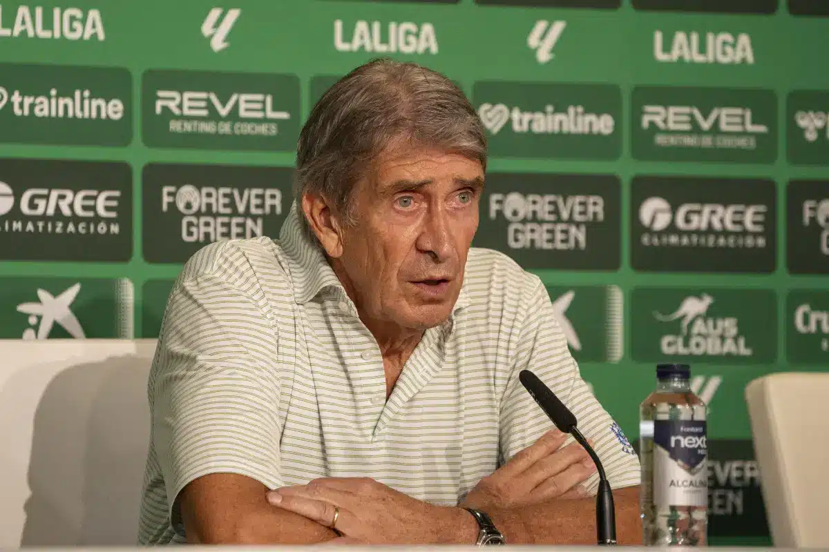Manuel Pellegrini : "L'arbitre a fait de graves erreurs"