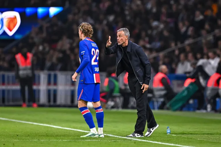 PSG : Enrique prévient ses titulaires, "Il y a beaucoup de remplaçants"