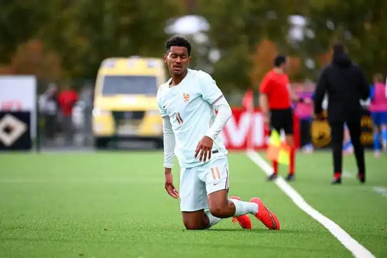 PSG Plusieurs semaines d'absence pour Senny Mayulu