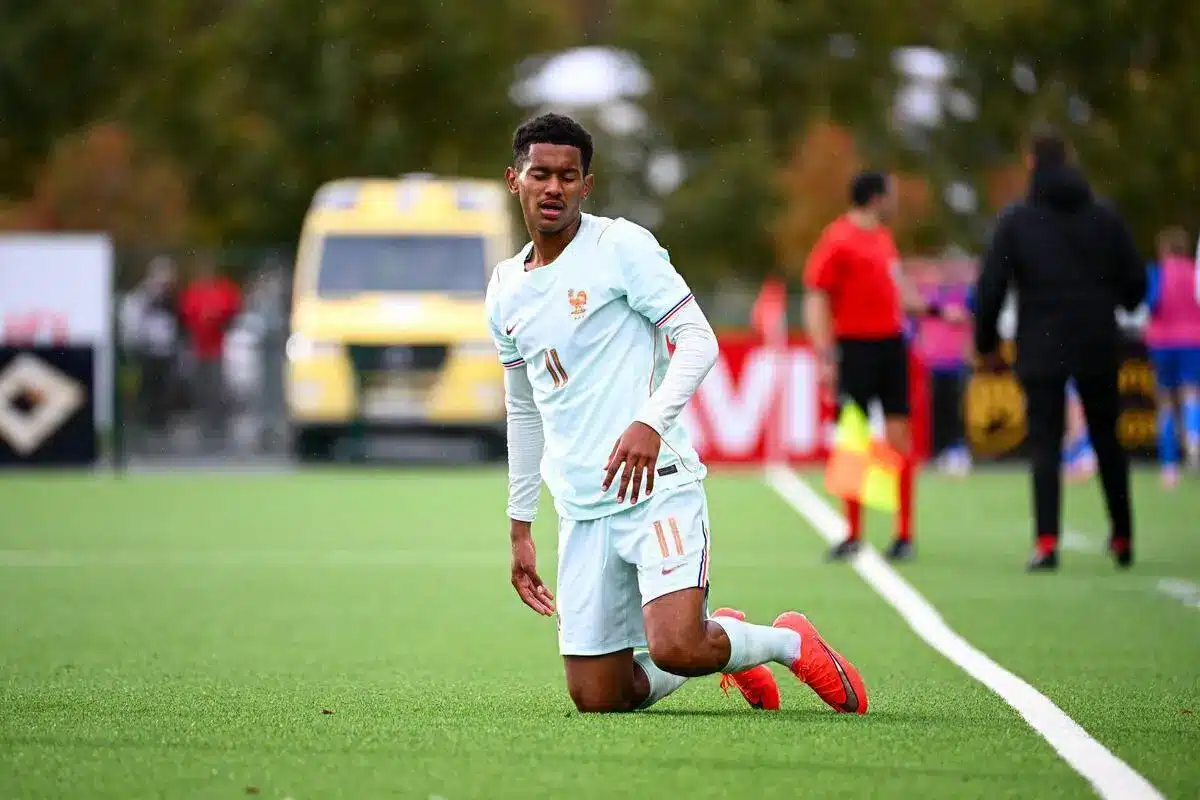 PSG : Plusieurs semaines d&rsquo;absence pour Senny Mayulu