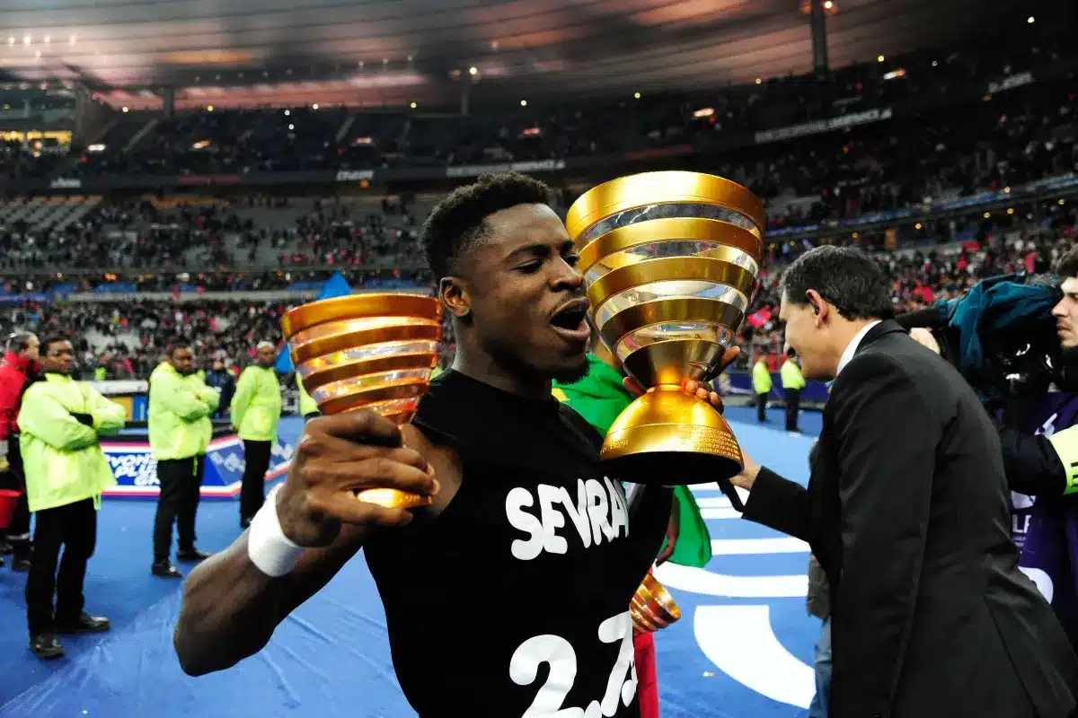 PSG : "Si tu savais comme je regrette", Serge Aurier présente ses excuses à Laurent Blanc