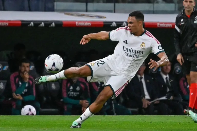 Trent Alexander-Arnold visé par Aston Villa ©Alamy