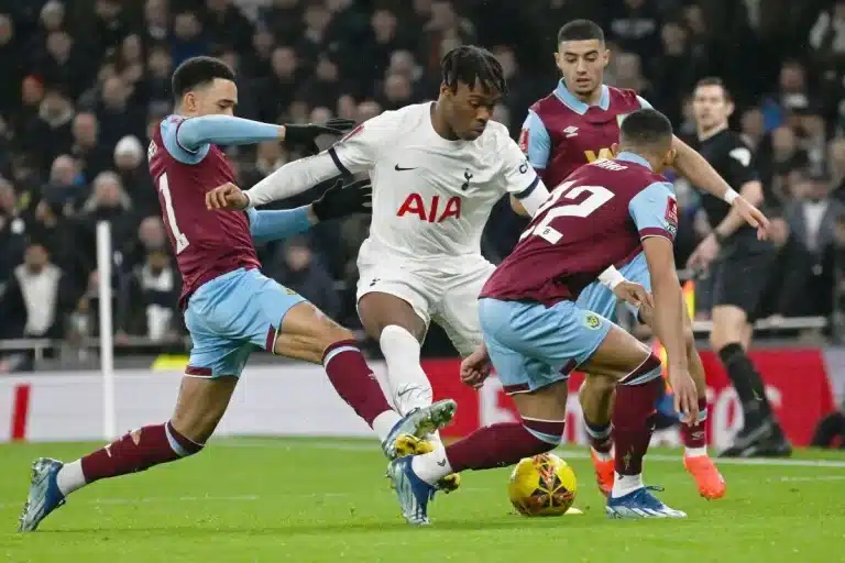Destiny Udogie sous les couleurs de Tottenham @Alamy