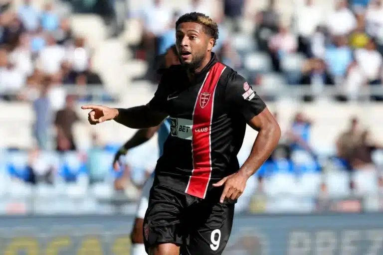 Gustavo Varela sous le maillot de Monza @Alamy